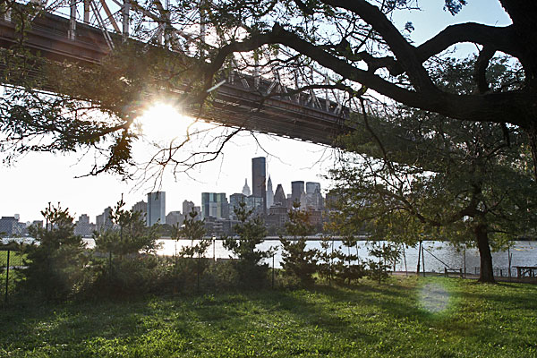 Queens Bridge mit Blick auf Manhattan Queens Bridge mit Blick auf Manhattan
