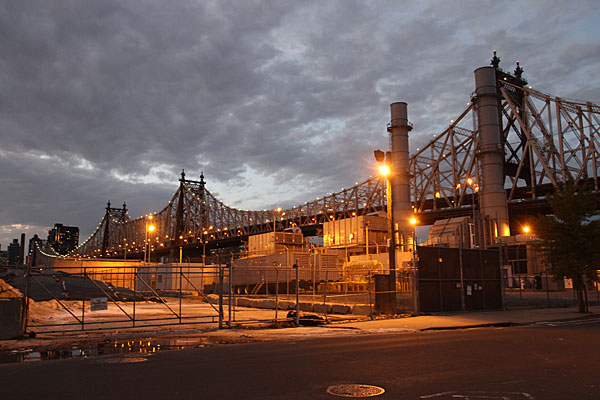 Abendstimmung - Queens Bridge in New York Abendstimmung - Queens Bridge in New York